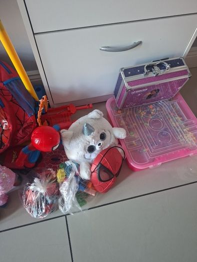 toys