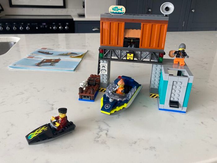 set 60417 lego city crooks hideout