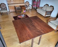 Drop leaf table