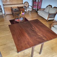 Drop leaf table