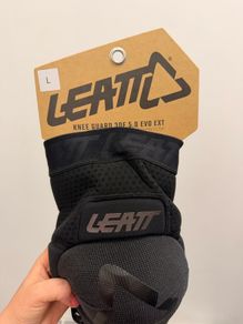 MTB Leatt Knee Guards Large - New