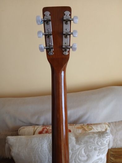 Hondo vintage acoustic guitar h117n.