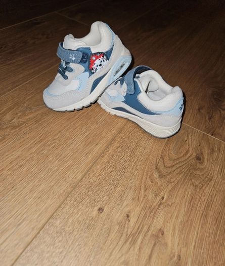 kids shoes size EU21