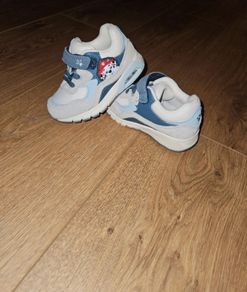 kids shoes size EU21