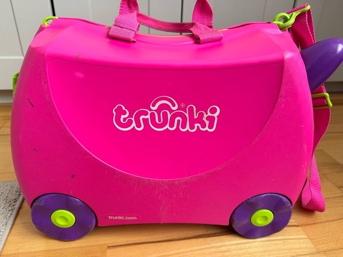 Trunki Pink Suitcase for kids