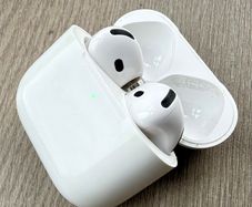 Apple AirPods 4 with Active Noise Cancellation