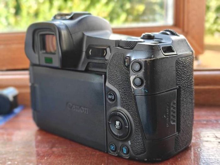 Canon EOS R body only