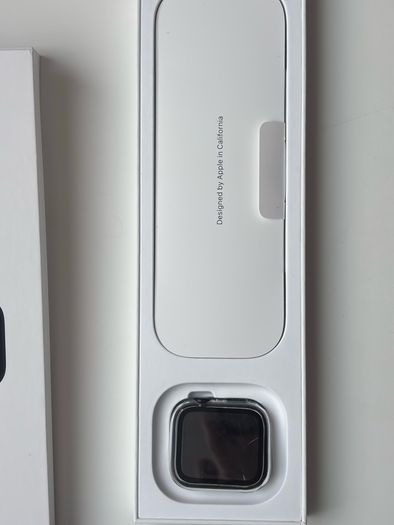 Apple iPhone 16e + Apple Watch SE 2025 GPS Bundle Fully Working Read Description