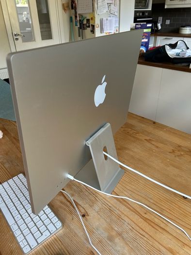iMac - 24-inch Silver iMac with 4.5K Retina display