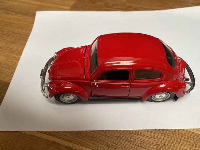 Maisto.volkswagen BW Beetle red midst scale 1:24  die cast VW