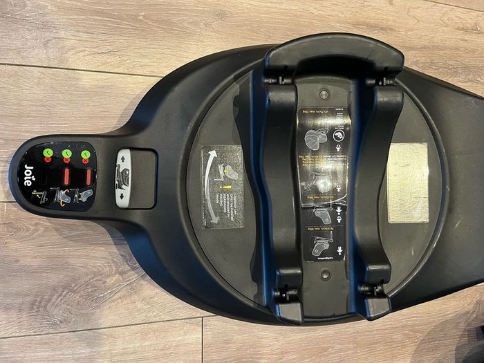 Joie iLevel infant car seat and Joie Encore Base