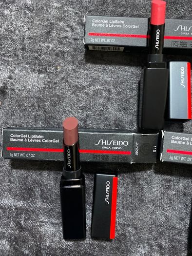 SHISEIDO Colorgel Lip Balm brand new