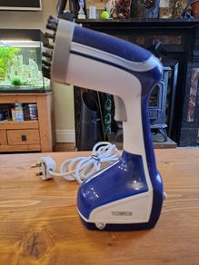 Tower steamer for clothes