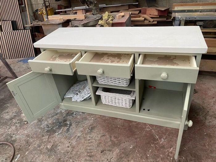 Kitchen dresser unit