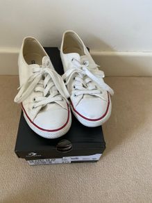 White convers size 5