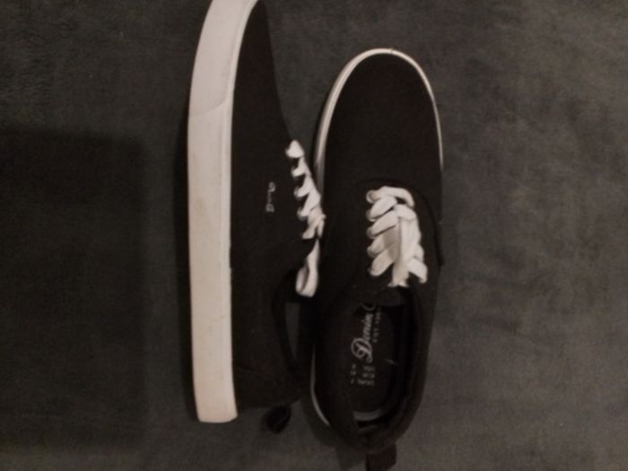 Canvas Shoes .. Size: 7 UK