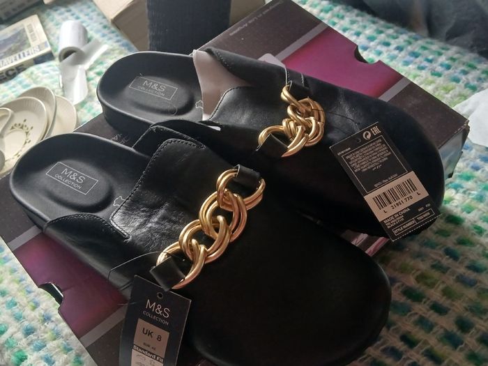 Ladies Shoes/Clogs