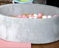 Ball pit with 200 pink, white and gold balls for sale