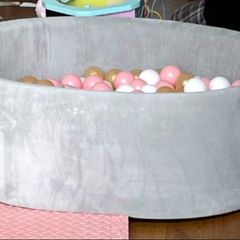 Ball pit with 200 pink, white and gold balls for sale