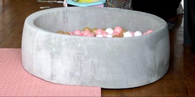 Ball pit with 200 pink, white and gold balls for sale