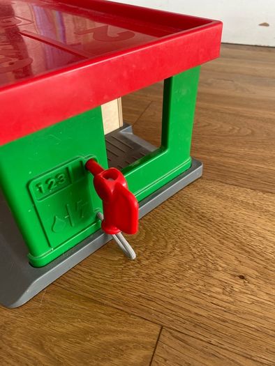 Garage with Tow Truck (IKEA Lillabo)
