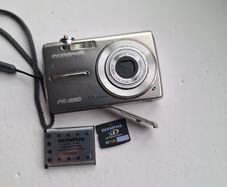 Olympus FE-230 8 megapixel digital camera