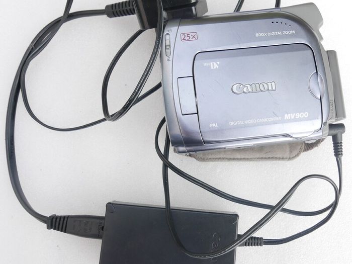 Canon MV900 MiniDV Camcorder with charger, works well.