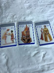 Set of 3 stamps - Queen Elizabeth II Silver Jubilee