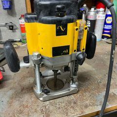 Dewalt router DW625E-LX