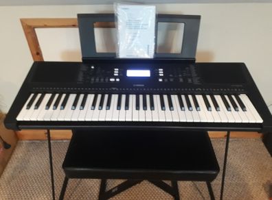 Yamaha PSR-E373 Keyboard w/ Accessories