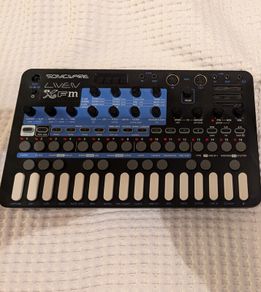FM synthesizer/groovebox Sonicware Liven XFM
