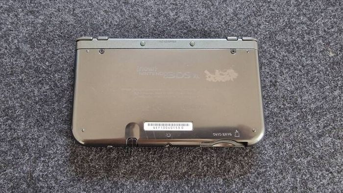 New Nintendo 3DS XL Metallic Grey 16GB Excellent Screens