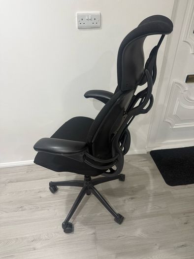 Humanscale Freedom Headrest Office Chair