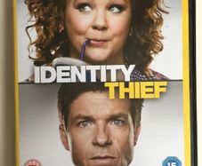 Identity Thief [2013] Jason Bateman, Jon Favreau, Amanda Peet, Robert Patrick & Melissa McCarthy [Movie DVD]
