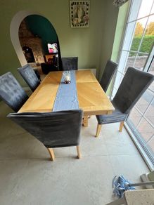 Dining Room Table Chairs & Matching Dresser