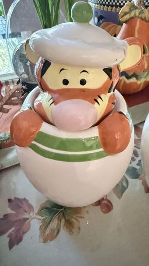 DISNEY Storage or Cookie Jars Winnie the Pooh