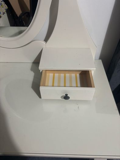 vanity table