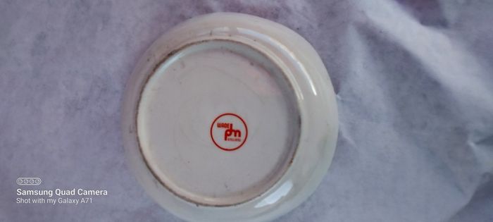 carslberg ashtray,,good condition,,pitting on glaze,,overall good, thank you, collectors item, handy for man cave, home bar etc, if buyer collects cheaper .take as is .