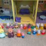 Peppa Pig wooden house with characters Image 9