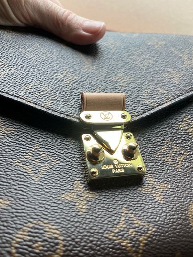 Louis Vuitton Pochette Metis handbag