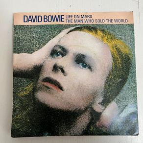 vinyl 7" single. David Bowie. Life On Mars/ The man who sold the world