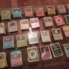 Lots of 100 Random Pokemon Cards
