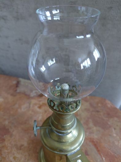 vintage petit French pigeon oil lamp