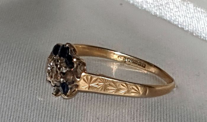 Vintage 9ct Gold Sapphire & Diamond Ring 1.50g (Scrap or Repair)