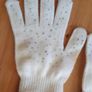 New - A Beautiful Pair of White / Cream Gloves - One Size Image 2