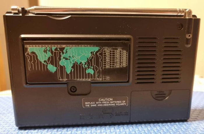 16 Bands Panasonic RF-B33, Matsushita, perfect working condition. 40 years old radio.