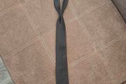 Grey tie