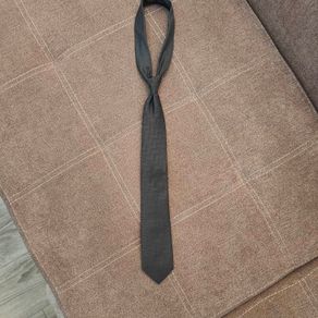 Grey tie
