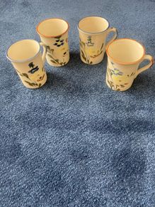 Vintage Hand Painted Mugs Set of 4/ 5euro EACH