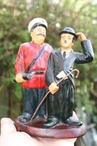 Charlie Chaplin Arrested by Policeman Chalkware Statue Figure - Vintage 6,4"